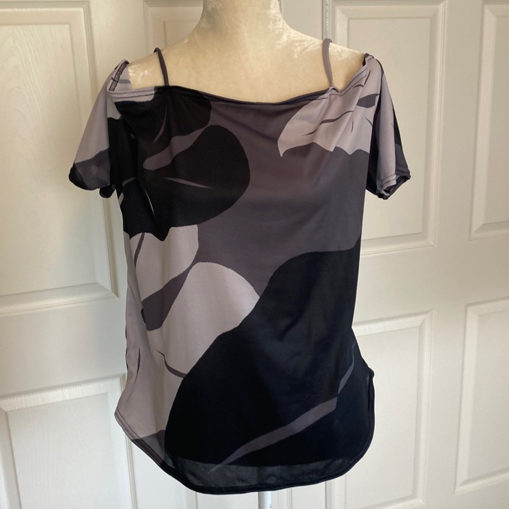 Kini Zamora cold shoulder black & gray top size large